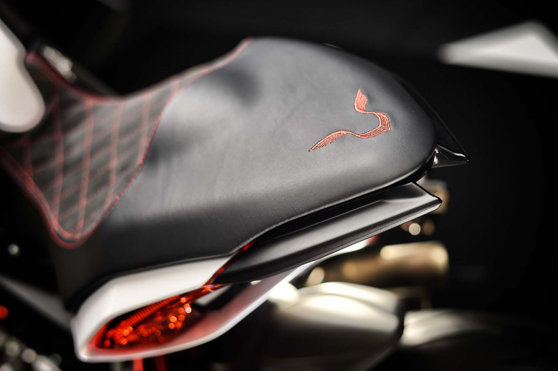 Illustration for article titled 2016 MV Agusta Brutale 800 And Lewis Hamilton Dragster RR: Small Changes And More Bling